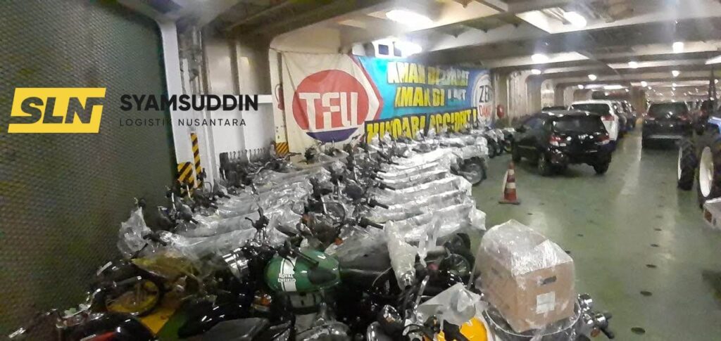 Proses pemuatan Motor dikapal roro | SLN LOGISTIK