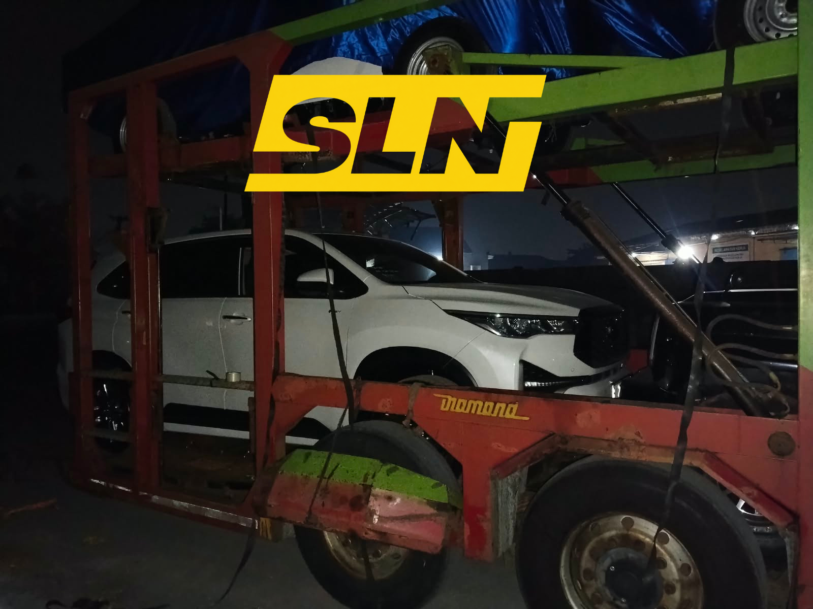 Toyota Zenix di Atas Car Carrier Tujuan Manado